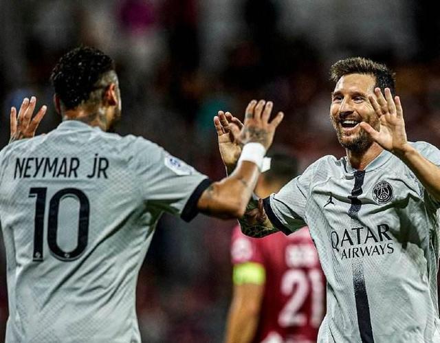 xiaocaobao 的 Vampire 爆炸性伤害 LANGX 的石人设置了一道墙，SG消灭了 Big Green Mood