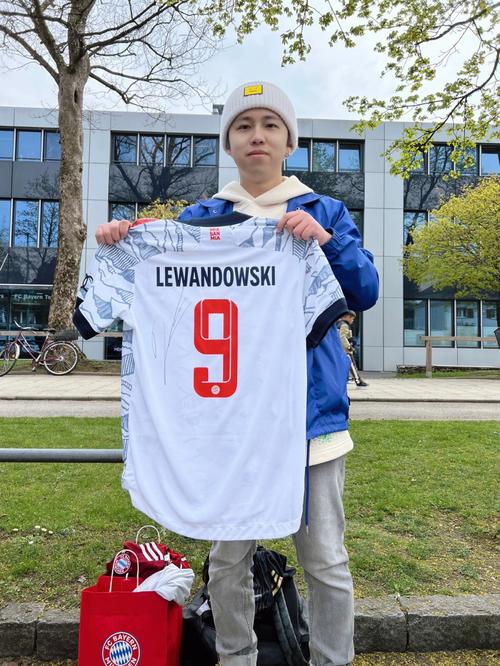 LPL春季赛今日赛程及首发名单：Uzi首发 XLB首发